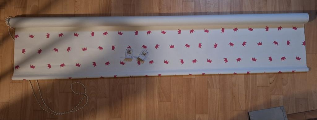 Schattig rolgordijn met roze kroontjes, 151cm breed, Huis en Inrichting, Ophalen, Zo goed als nieuw, Wit