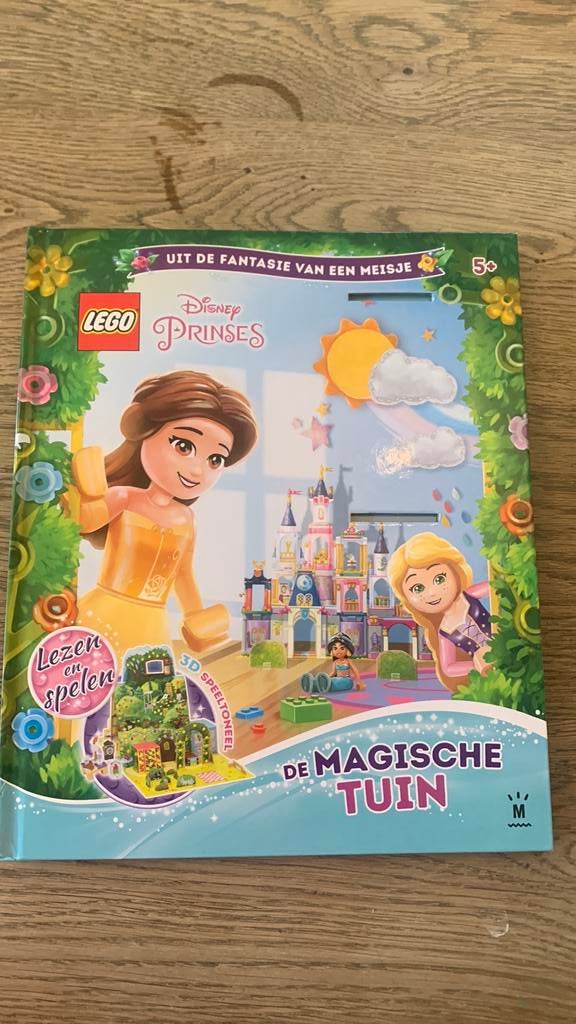 Lego disney boek de magische tuin, Boeken, Ophalen of Verzenden, Zo goed als nieuw, Sprookjes