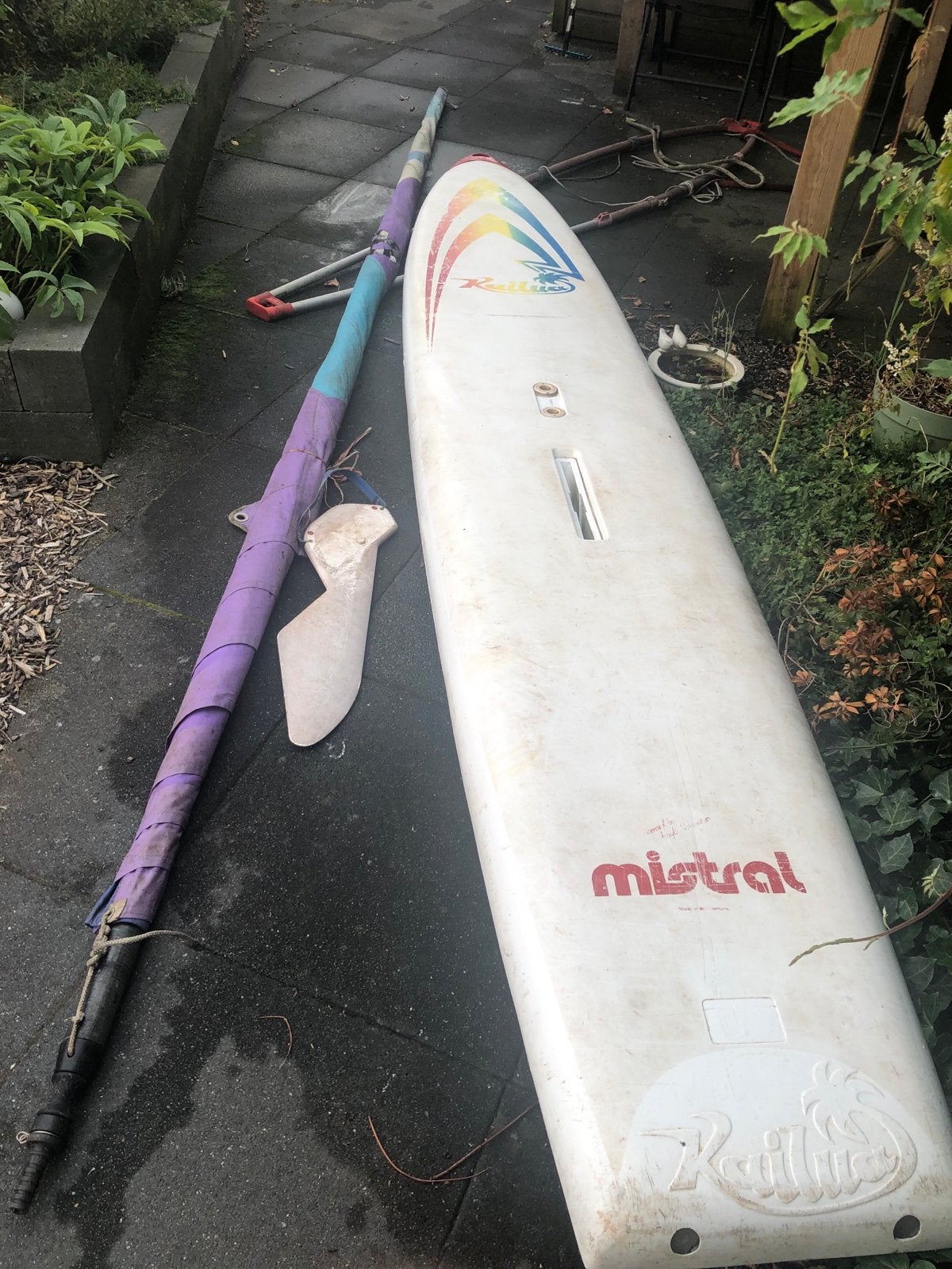 Mistral Kailua Windsurfset - Plank, Giek, Zeil, Zwaard, Watersport en Boten, Windsurfen, Ophalen, Mistral, Gebruikt, Met mast