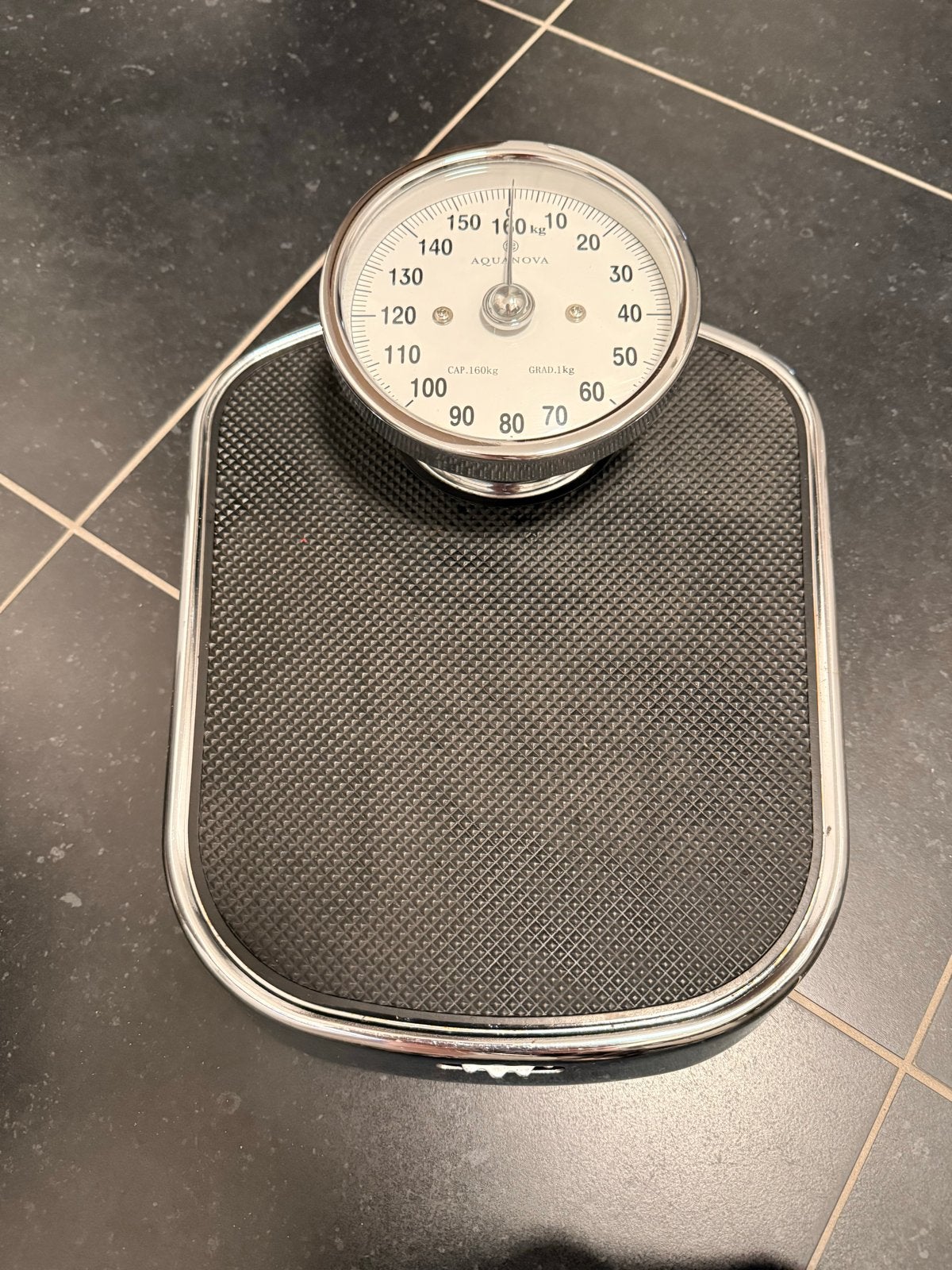 Aquanova Personenweegschaal - Analoog, Zwart/Chroom, Ophalen, 100 kg of meer, Zo goed als nieuw, Personenweegschaal