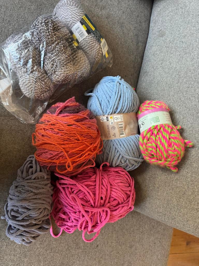 Diverse bollen wol en garen voor handwerk, Ophalen of Verzenden, Gebruikt, Breien of Haken, Wol of Garen