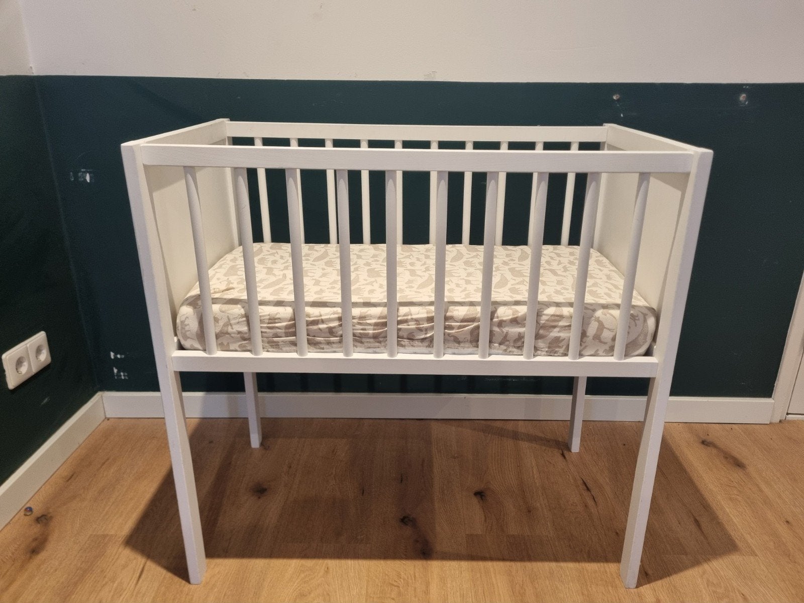 Witte Wieg met Matrasje (Europe Baby), Kinderen en Baby's, Babywiegjes en Ledikanten, Ophalen of Verzenden, Zo goed als nieuw
