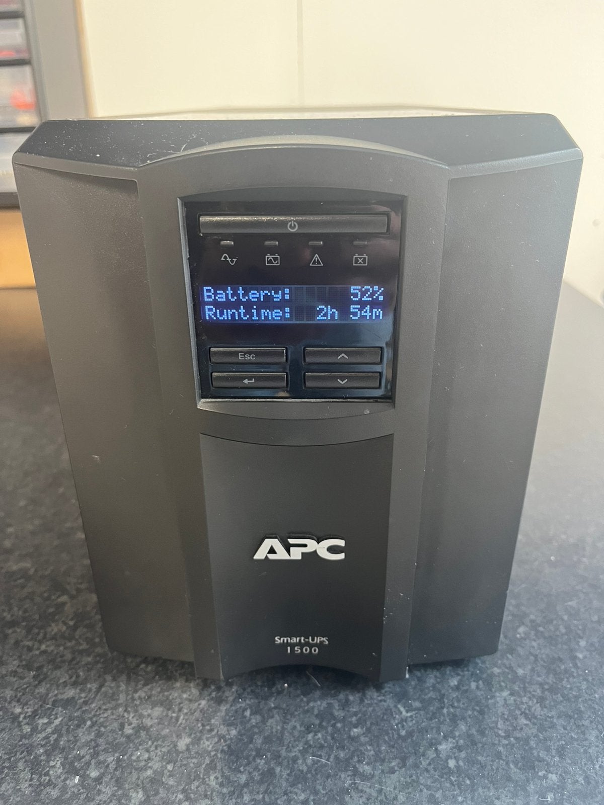 APC smart UPS, Computers en Software, Noodvoedingen (UPS), Ophalen of Verzenden, Gebruikt