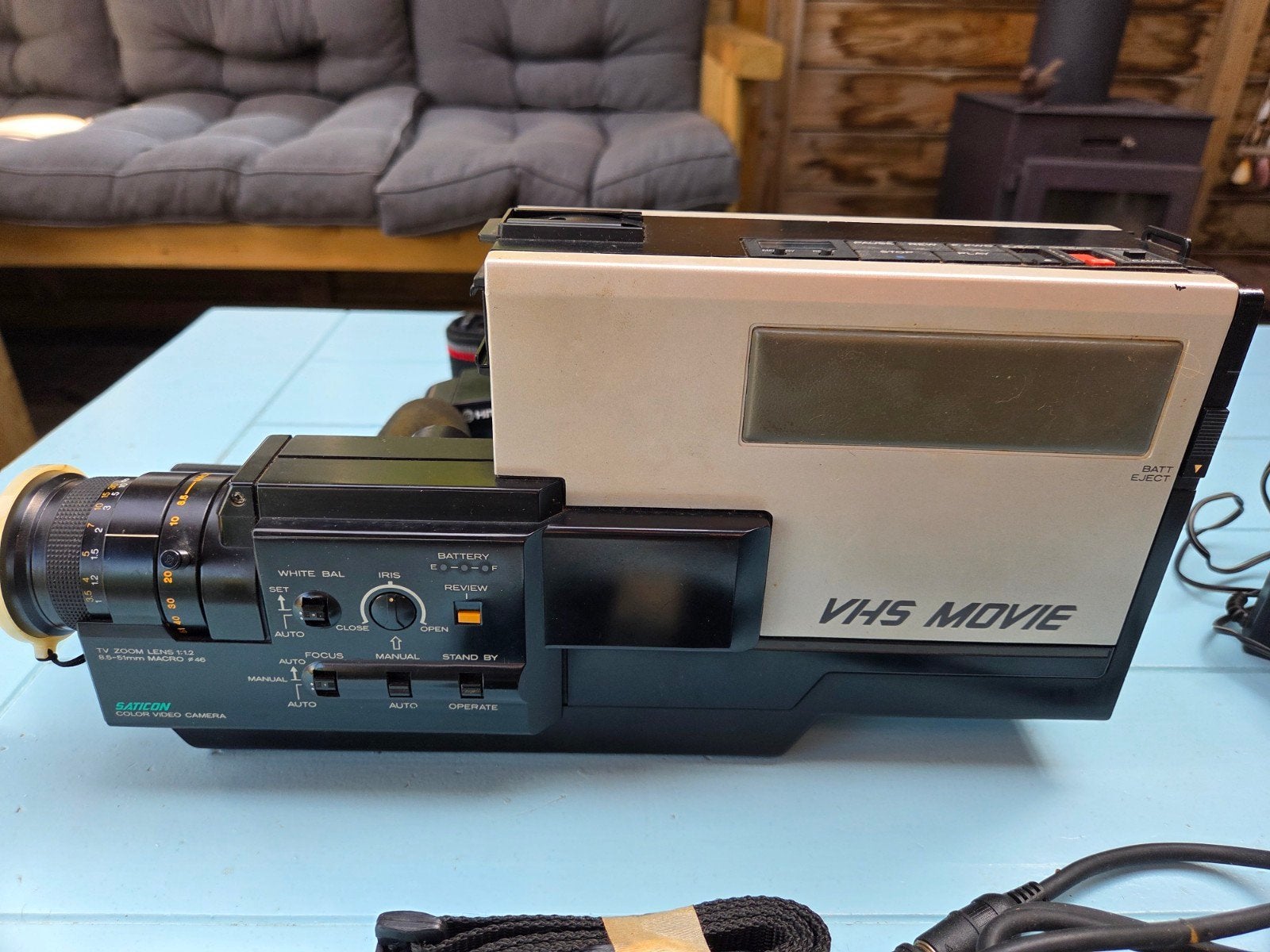 Hitachi VM-200E VHS Movie Camera met koffer (defect), Audio, Tv en Foto, Videocamera's Analoog, Ophalen of Verzenden, VHS of SVHS