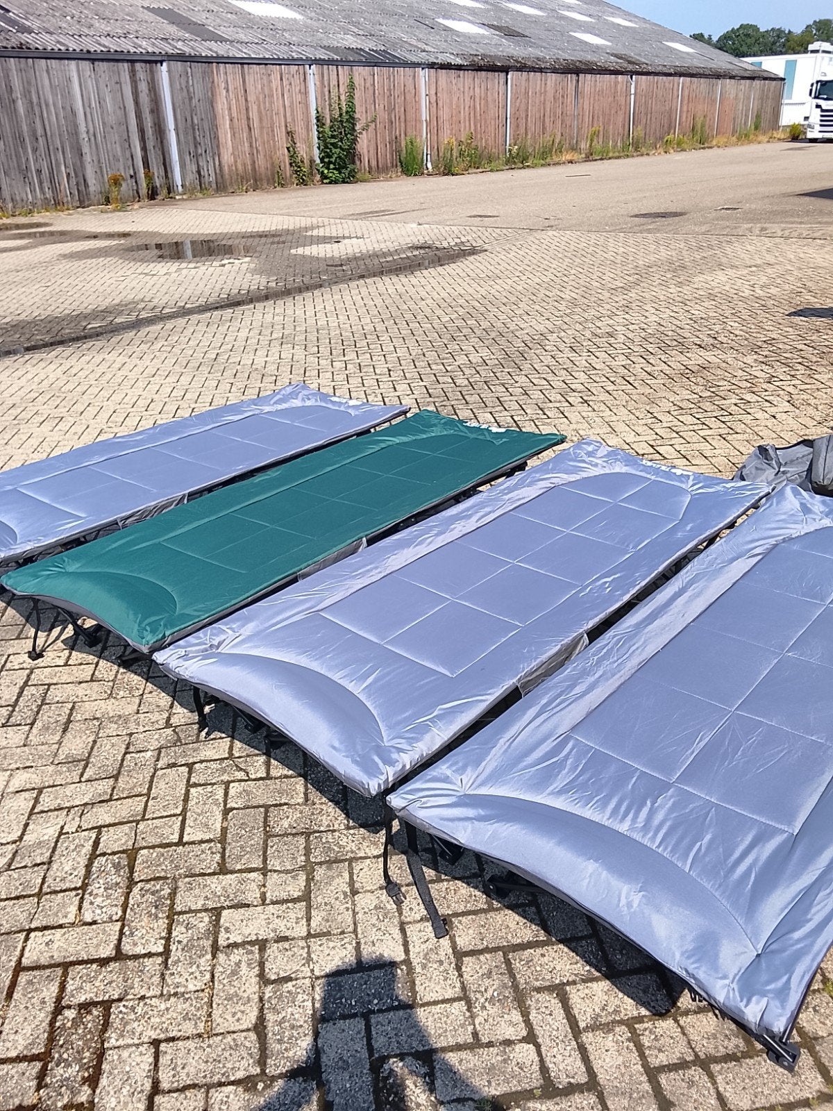 4x Tillvex inklapbare ligbedden 210x75 zgan, Caravans en Kamperen, Tillvex, ., Ophalen of Verzenden, Zo goed als nieuw