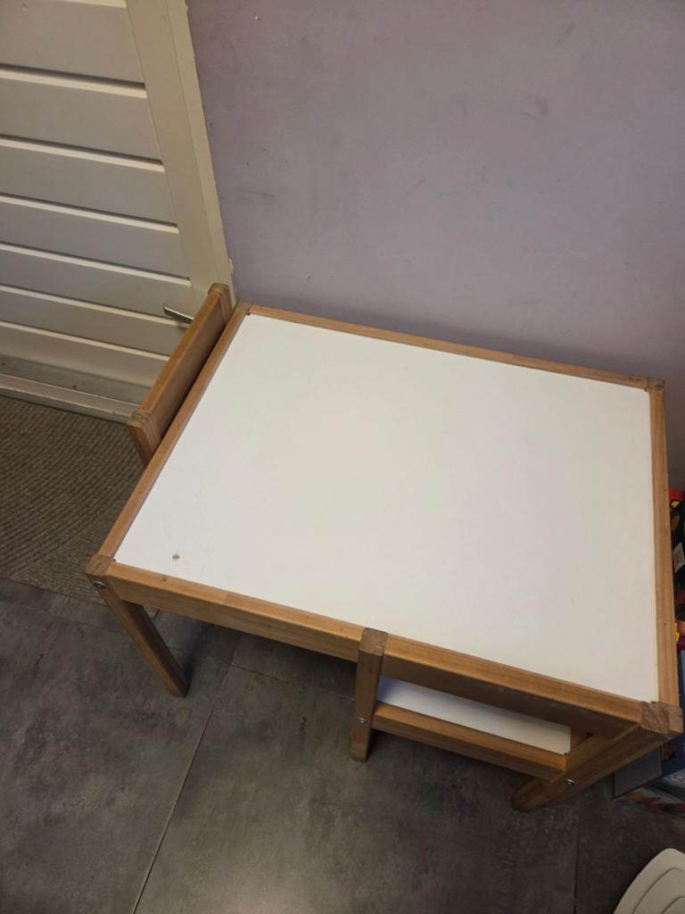 Kindertafel, Kinderen en Baby's, Kinderkamer | Tafels en Stoelen, Ophalen of Verzenden, Zo goed als nieuw, Tafel(s)