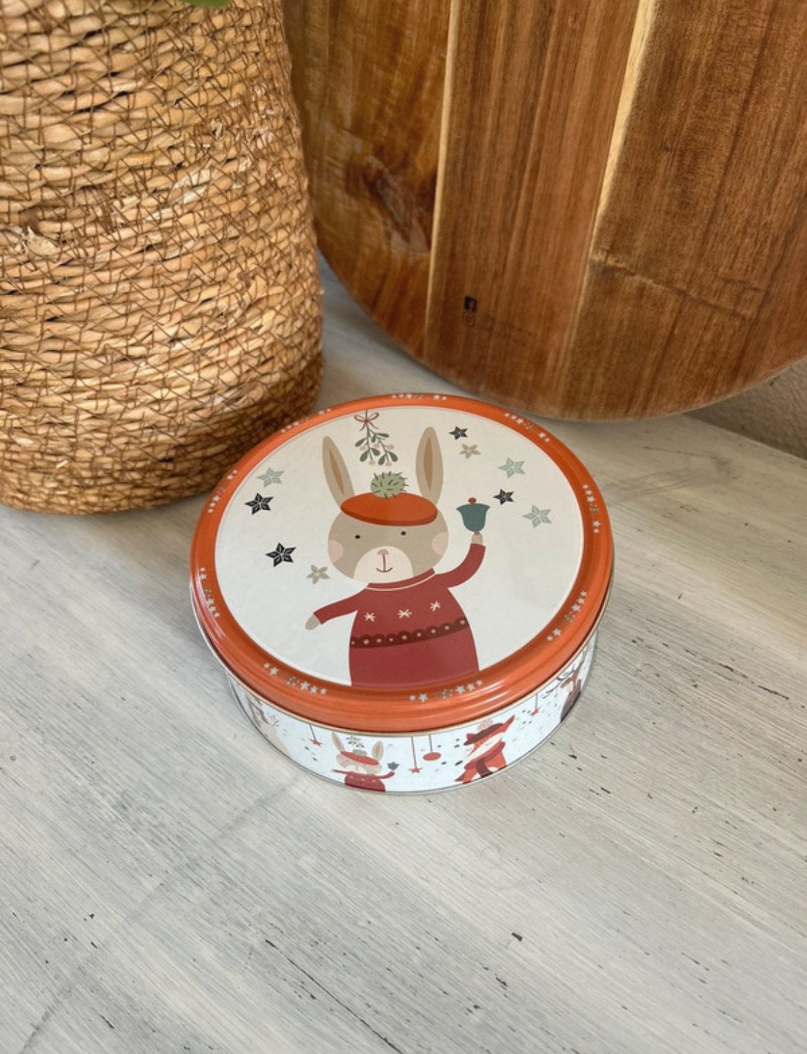 Leuke koektrommel met konijn, 14 cm breed, Verzamelen, Blikken, Ophalen of Verzenden, Zo goed als nieuw, Koek(jes), Overige merken