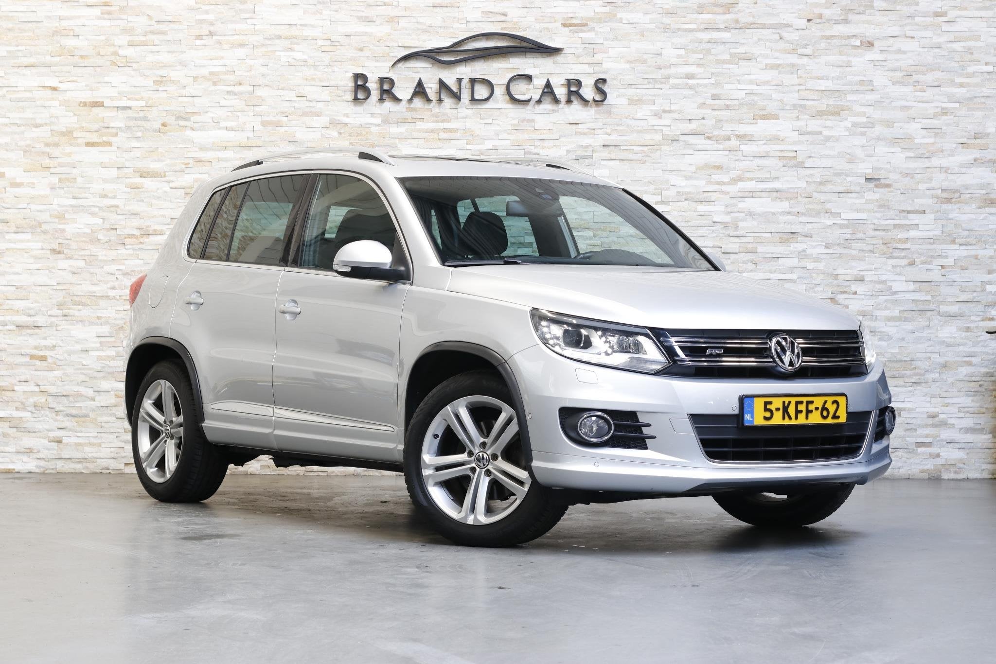 Volkswagen Tiguan 1.4 TSI Sport&Style R-line Edition | PANO, Voorwielaandrijving, Euro 5, 15 km/l, Gebruikt