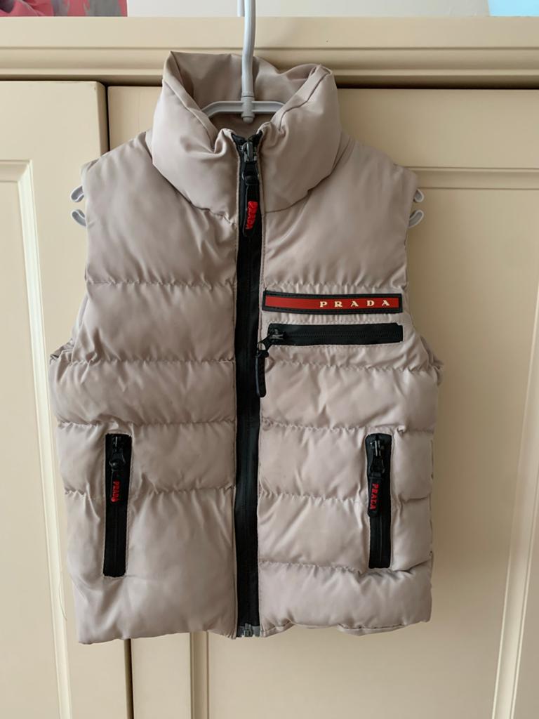Prada bodywarmer beige maat (1 tot 2 jaar), Kleding | Dames, Bodywarmers, Ophalen of Verzenden, Zo goed als nieuw, Maat 38/40 (M)
