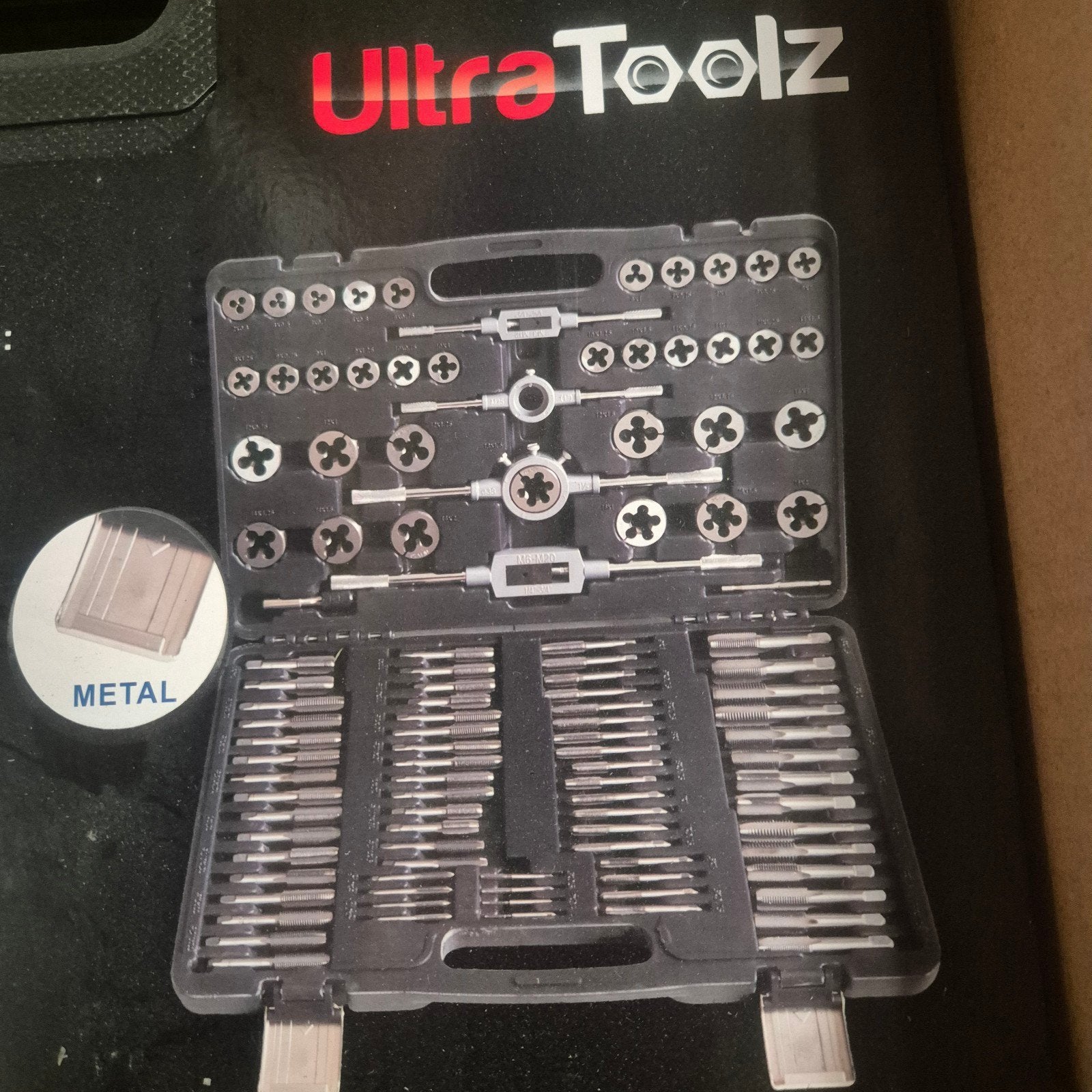 110-delige Metrische Tap- en Snijset - Nieuw in Doos, Onbekend, Nieuw, Ophalen of Verzenden, Onbekend