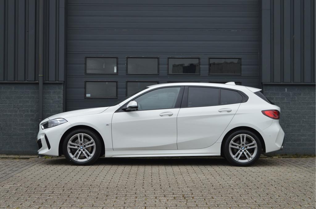 BMW 1-serie 118i Business Edition | M-PAKKET | CAMERA | ORG, Auto's, BMW, 136 pk, Gebruikt, Leder en Stof, Wit