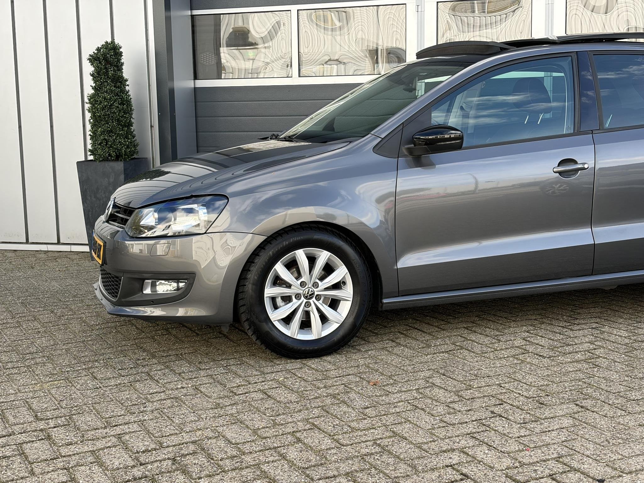 Volkswagen Polo 1.2 TSI Highline | Pano | Stoelverwarming |, Voorwielaandrijving, Euro 5, Stof, Zwart