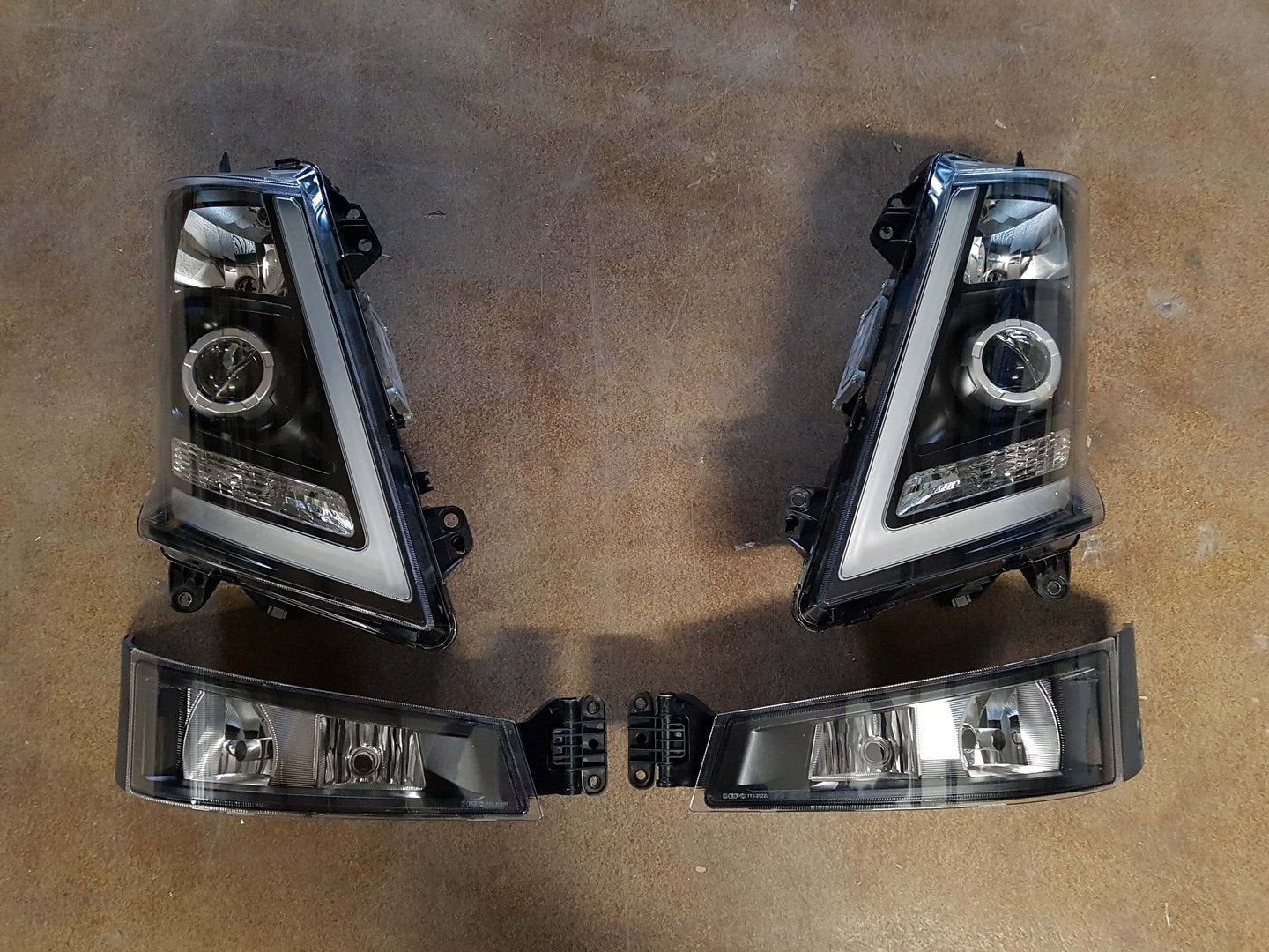 COMPLETE SET VOOR VOLVO FH4 (FH16 LOOK) DEPO XENON KOPLAMPEN, -, Verlichting, -, Nieuw