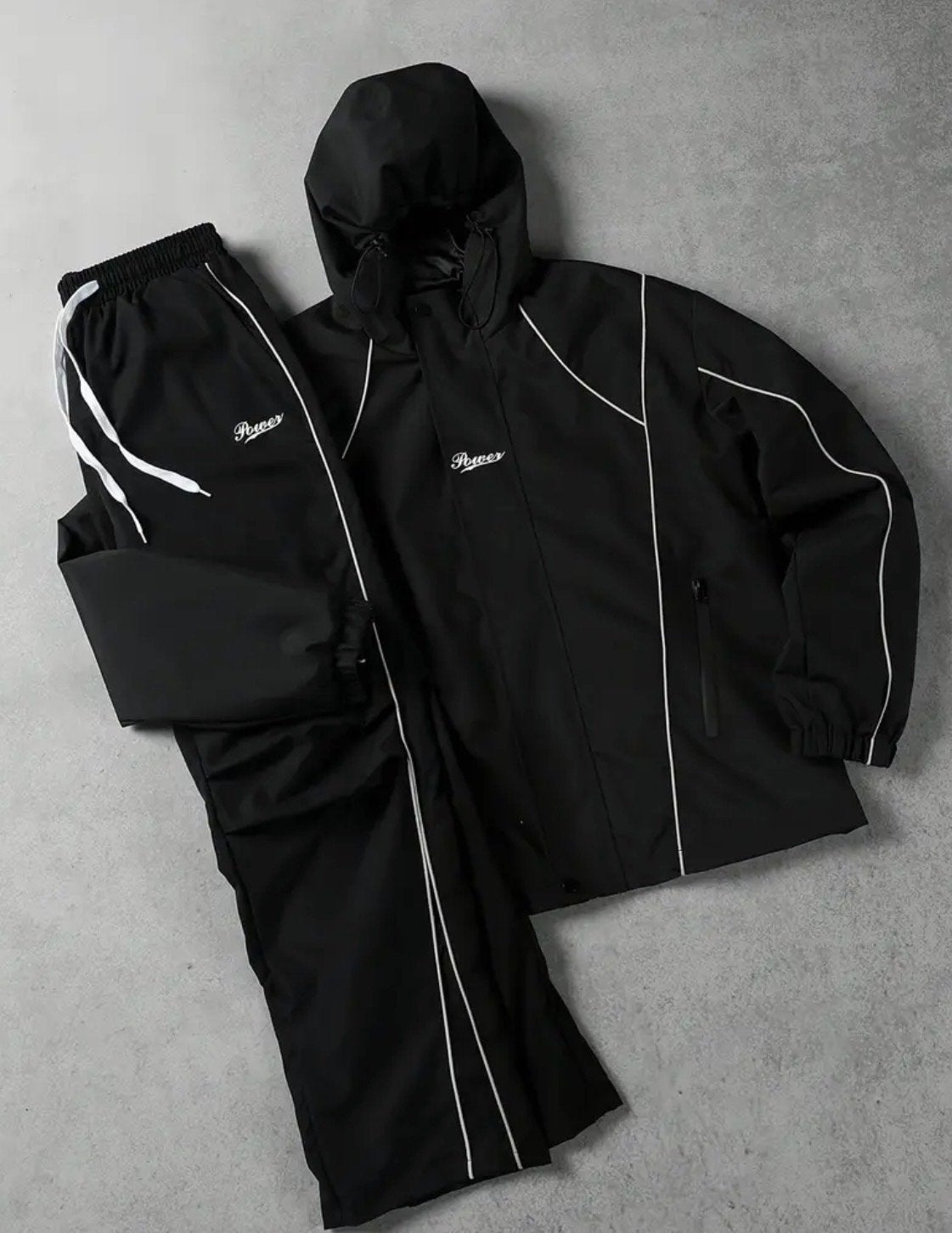 Zwart trainingspak met witte strepen - Maat M, Kleding | Heren, Verzenden, Nieuw