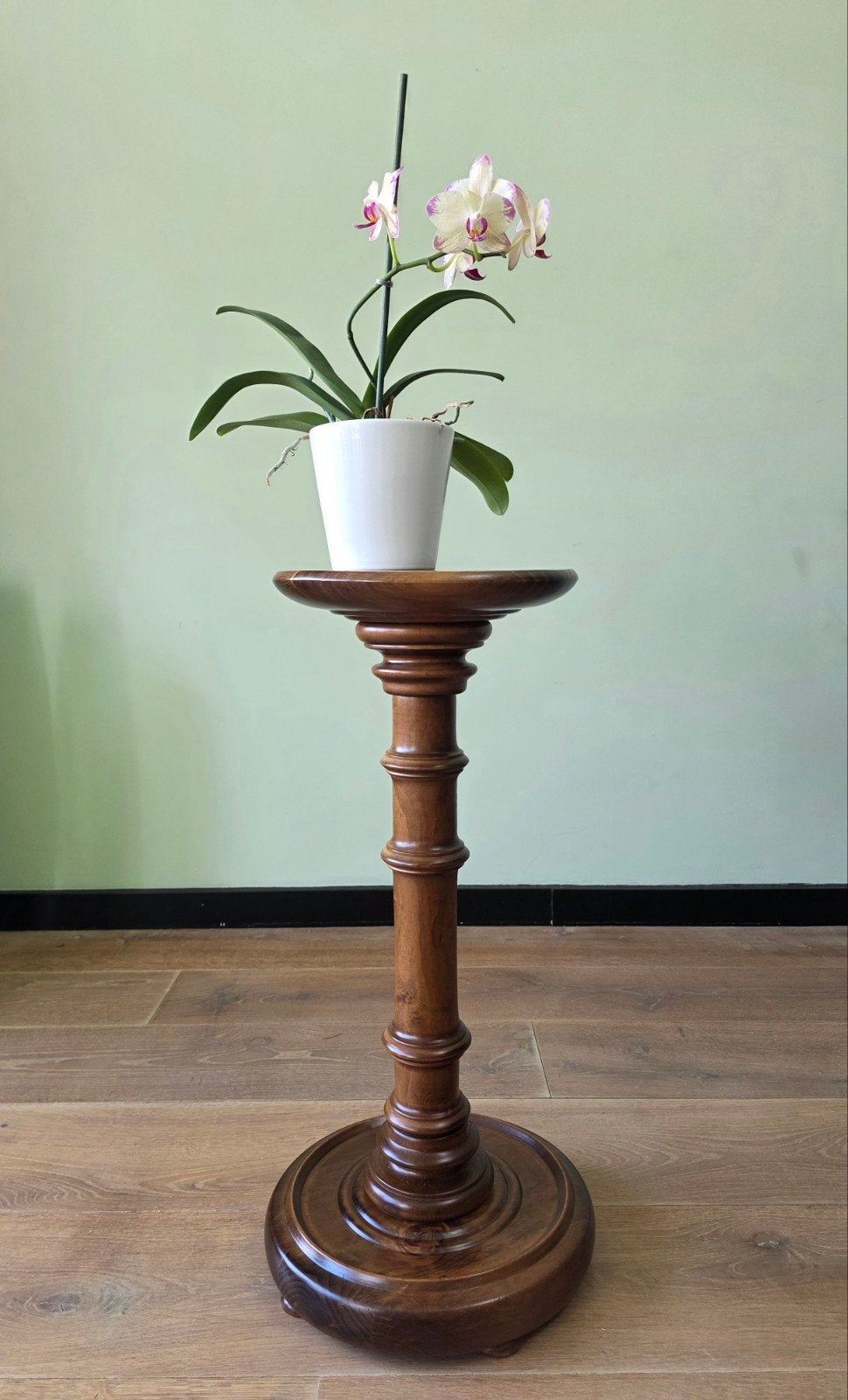 Vintage houten plantenzuil gedraaid hout 63 cm klassiek, Huis en Inrichting, Woonaccessoires | Zuilen en Pilaren, Ophalen of Verzenden