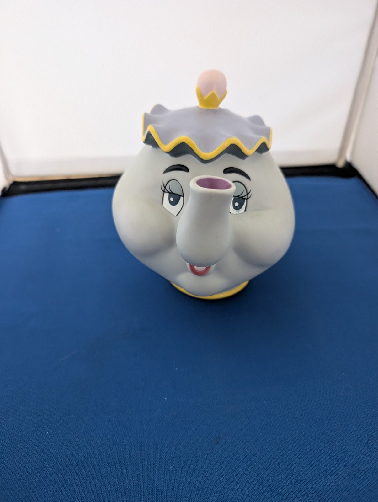 Disney Belle en het Beest Mevrouw Theepot spaarpot, Ophalen of Verzenden, Assepoester of Belle, Beeldje of Figuurtje