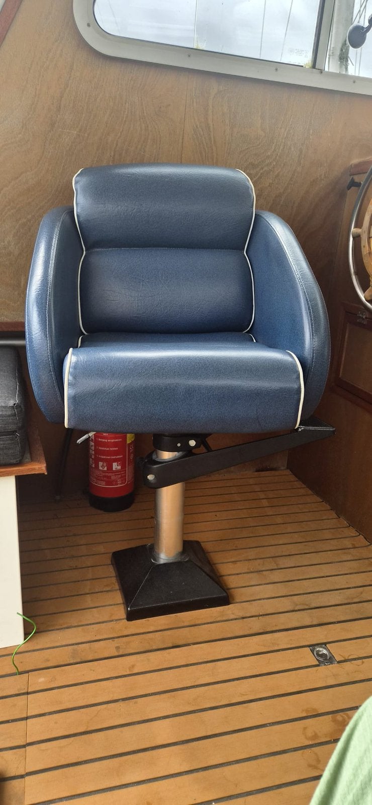 Prachtig lederen bootstoel, Ophalen, Zo goed als nieuw, Kombuis en Sanitair, Zeilboot of Motorboot