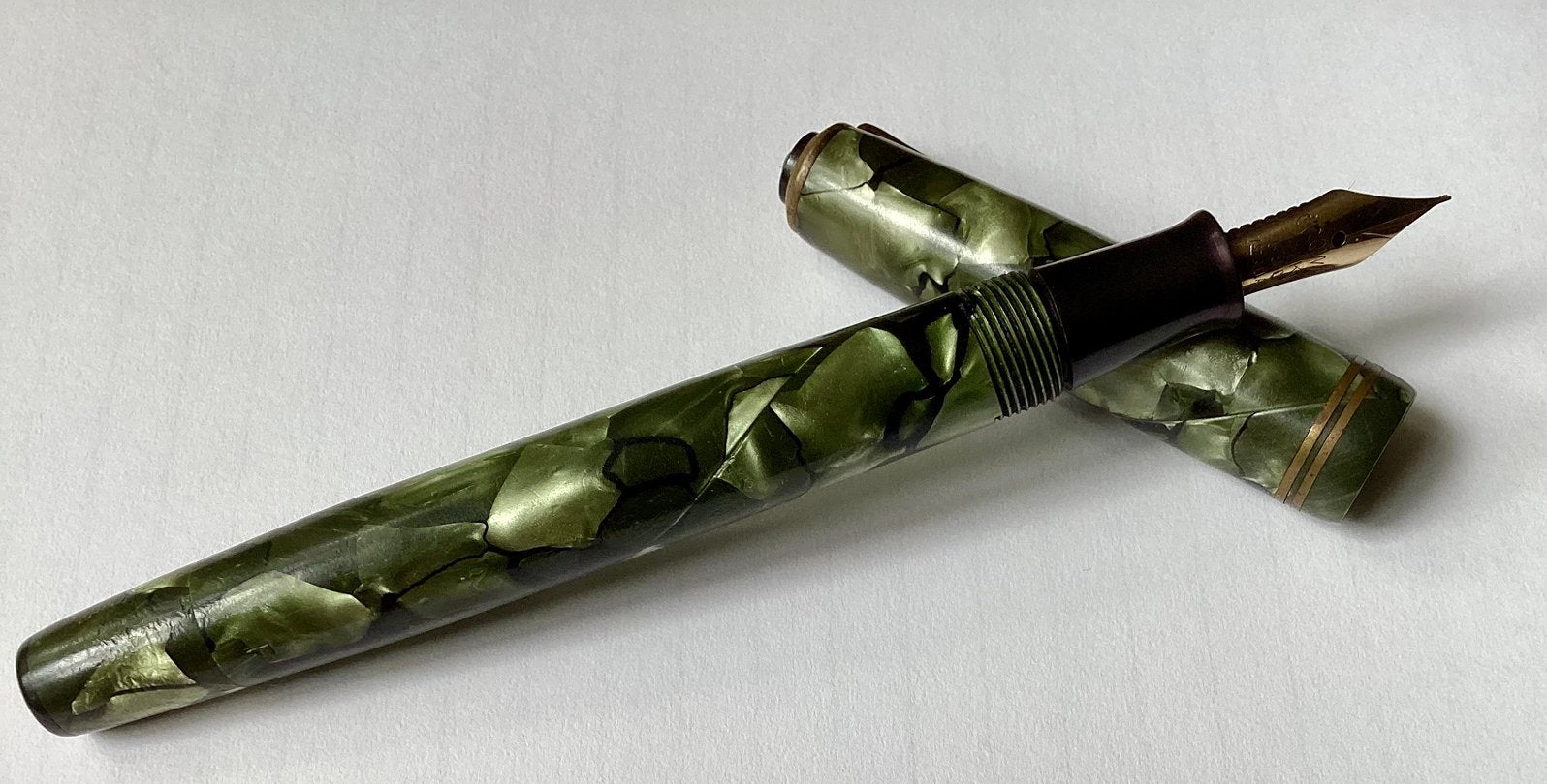 Oude vulpen: Crown 14K. 585 1ste. Qual. Marmerlook., Ophalen of Verzenden, Zo goed als nieuw, Vulpen, Overige merken