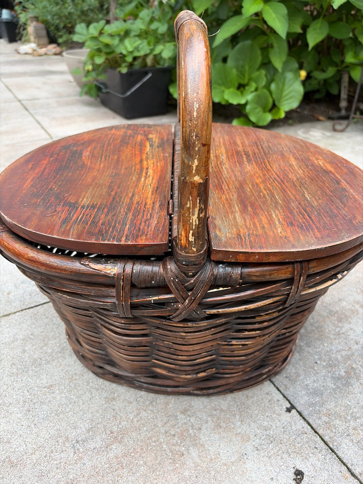 Vintage rieten mand met houten deksel en handvat, Hobby en Vrije tijd, Picknickmanden, Ophalen, Gebruikt, Zonder inhoud
