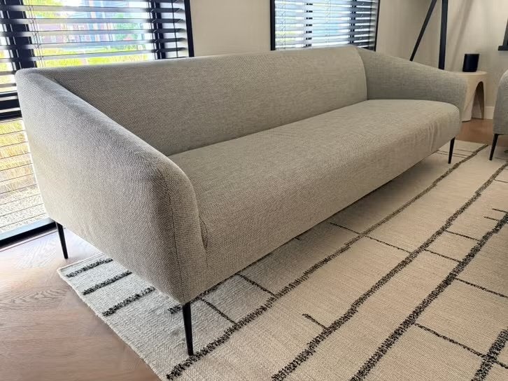 Koozo Kylie 3/4-zits designbank lichtgrijs 231 cm, Huis en Inrichting, Banken | Bankstellen, Ophalen, Modern, Scandinavisch, design