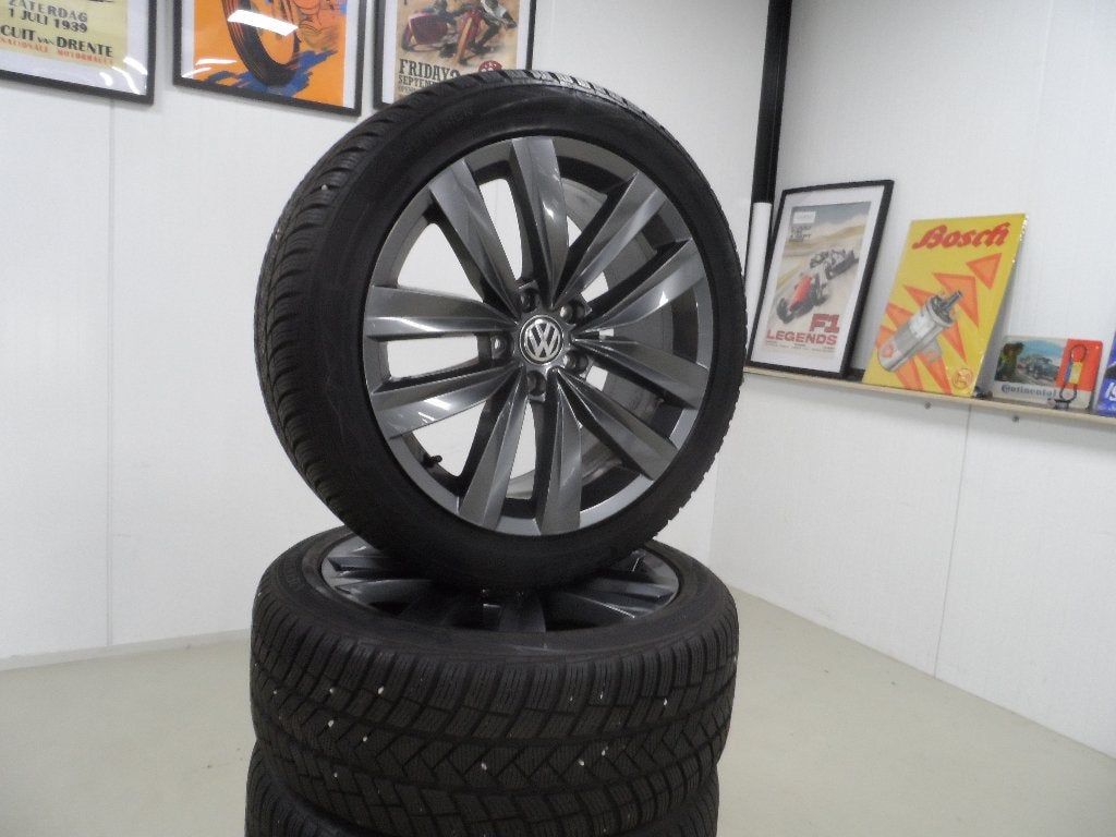 18 inch VW Passat / Arteon / T-Roc origineel winter set, 18 inch, Gebruikt, Duitsland, Banden en Velgen