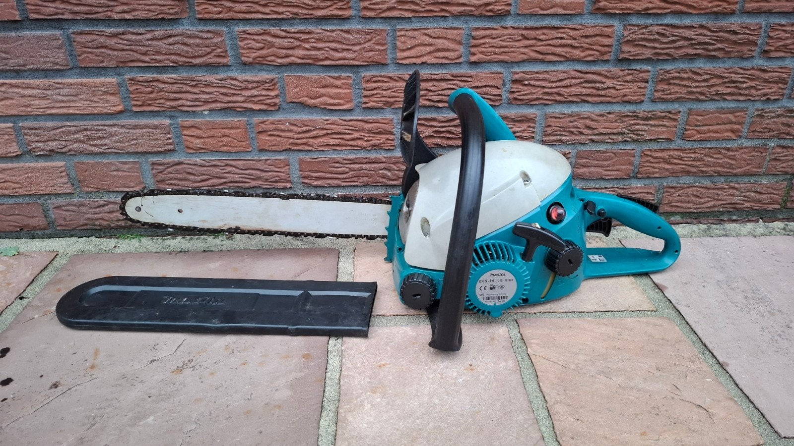 Foto 2 van Makita DCS-34 Kettingzaag Benzine
