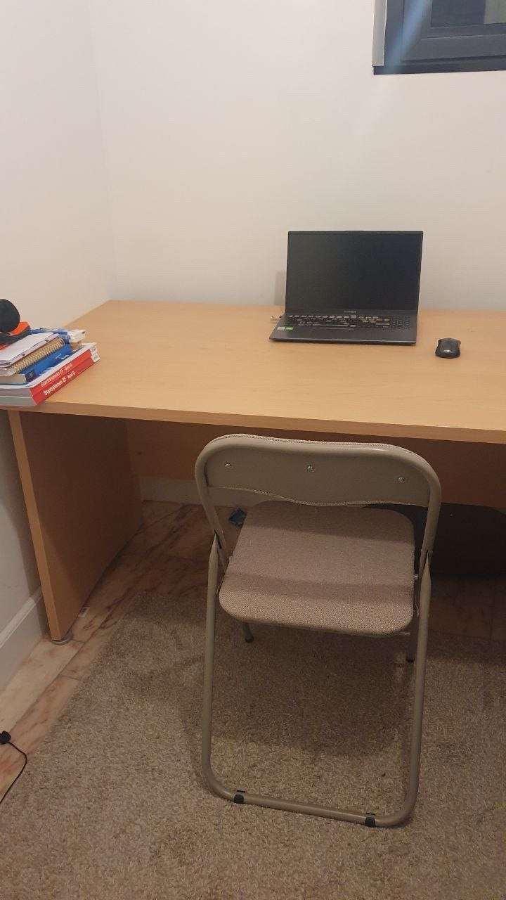 Bureau met stoel, Ophalen, Zo goed als nieuw