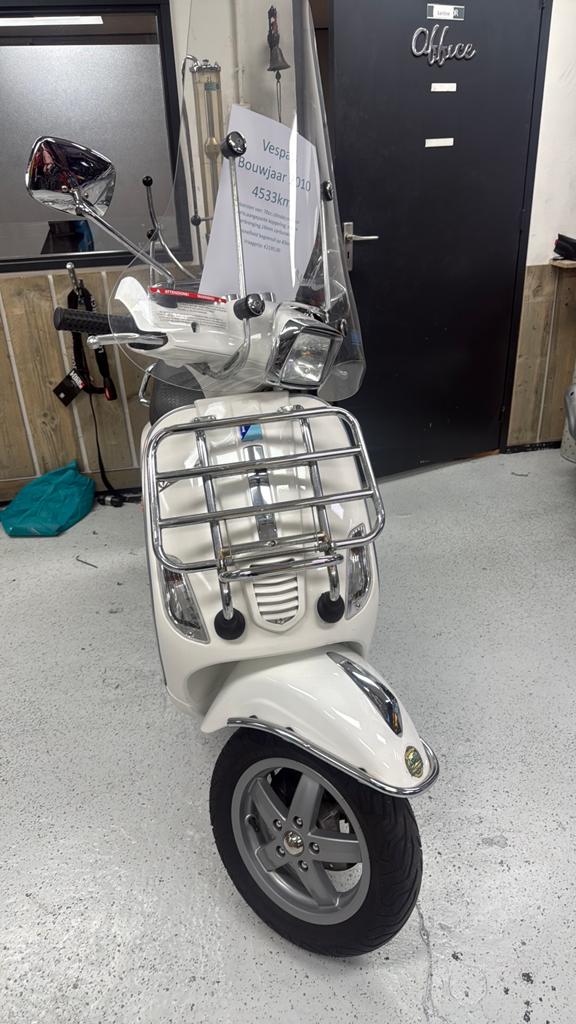 Vespa lx50 en s50 in nieuwstaat 2takt 70cc, Fietsen en Brommers, Ophalen, Zo goed als nieuw, Tweetakt, Vespa LX