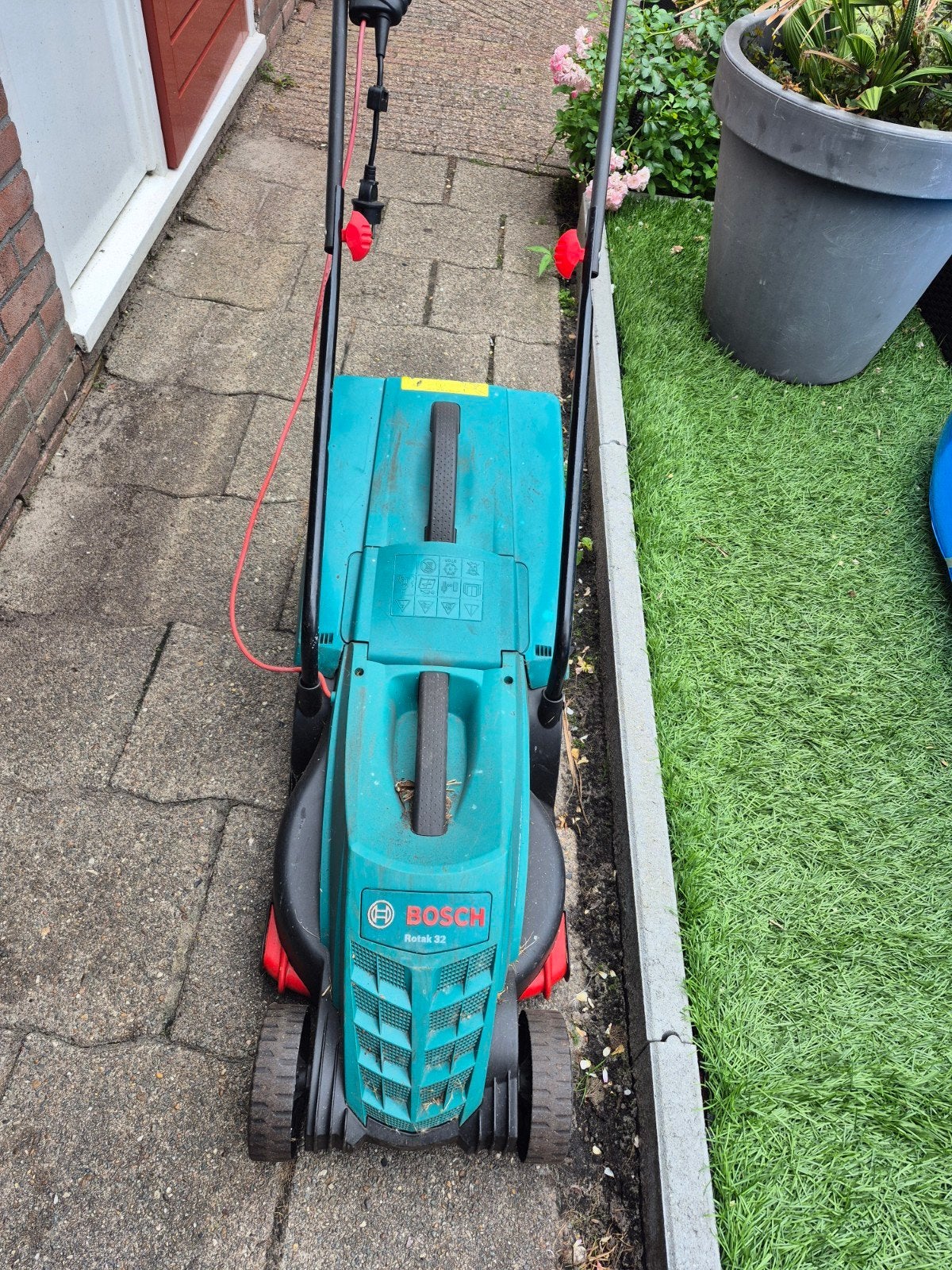 Bosch Rotak 32 Elektrische Grasmaaier, Tuin en Terras, Grasmaaiers, Ophalen, Cirkelmaaier, Gebruikt, Elektrische grasmaaier