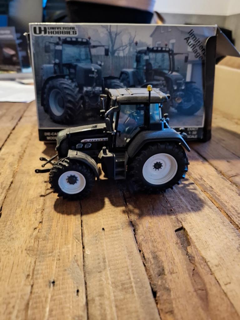 Fendt 818 A.u.W. Tolle GbR Limited Edition, Ophalen, Tractor of Landbouw, Universal Hobbies