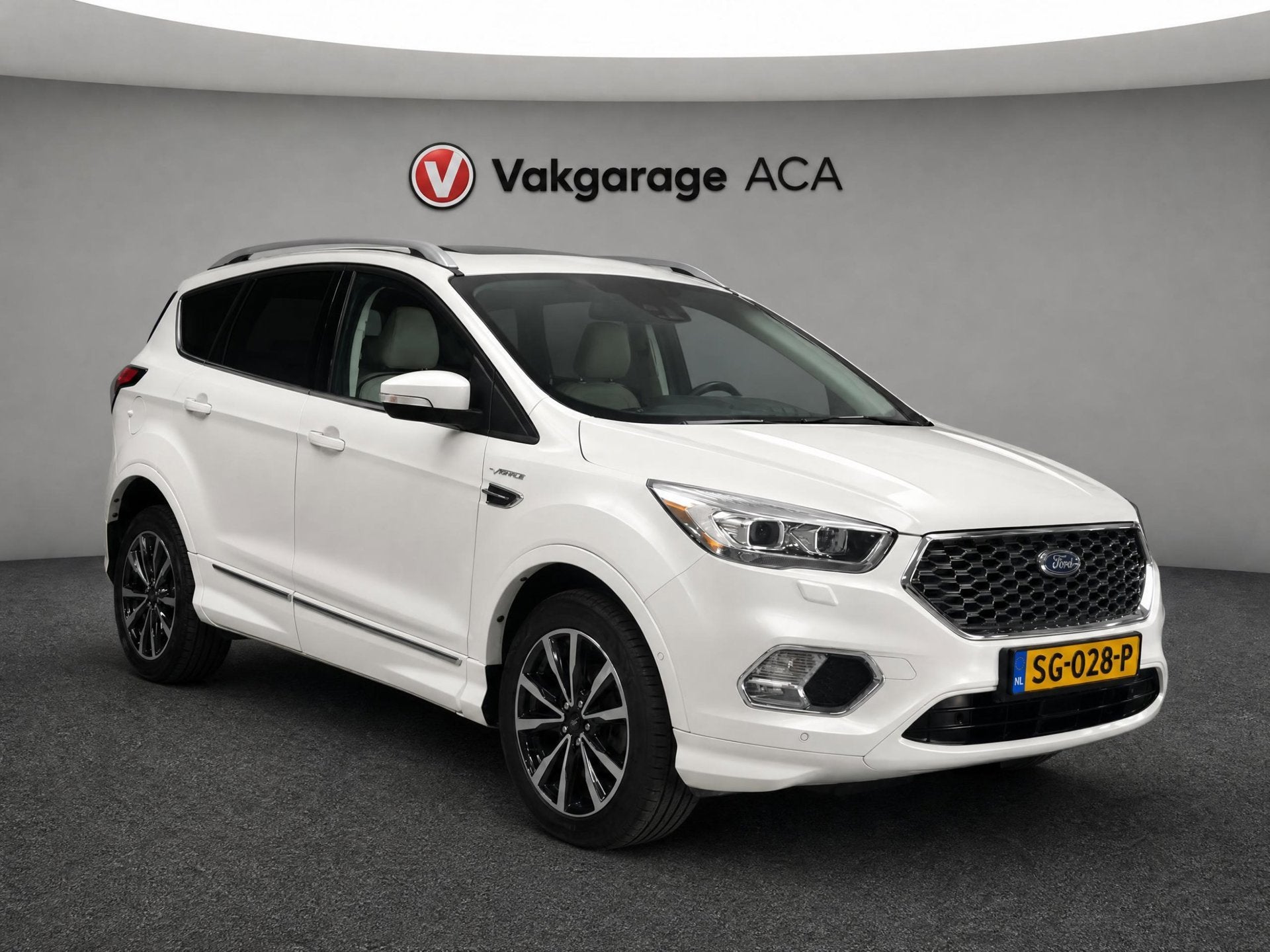Ford Kuga 1.5 EcoBoost Vignale // PANO // CAMERA // TREKHAAK