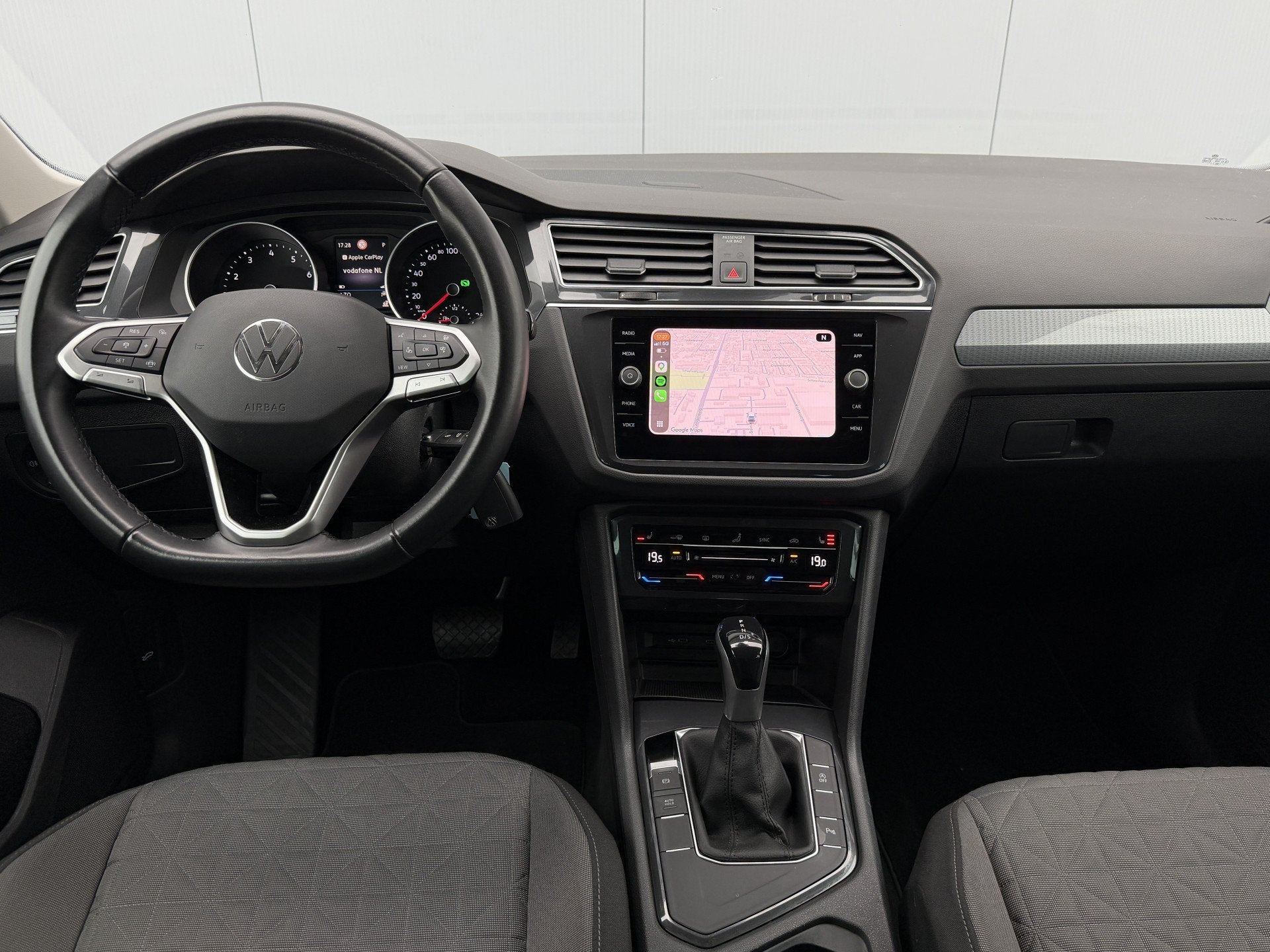 Volkswagen Tiguan 1.5 TSI Life Automaat Carplay/Trekhaak/17i, 1441 kg, Stof, Euro 6, 4 cilinders