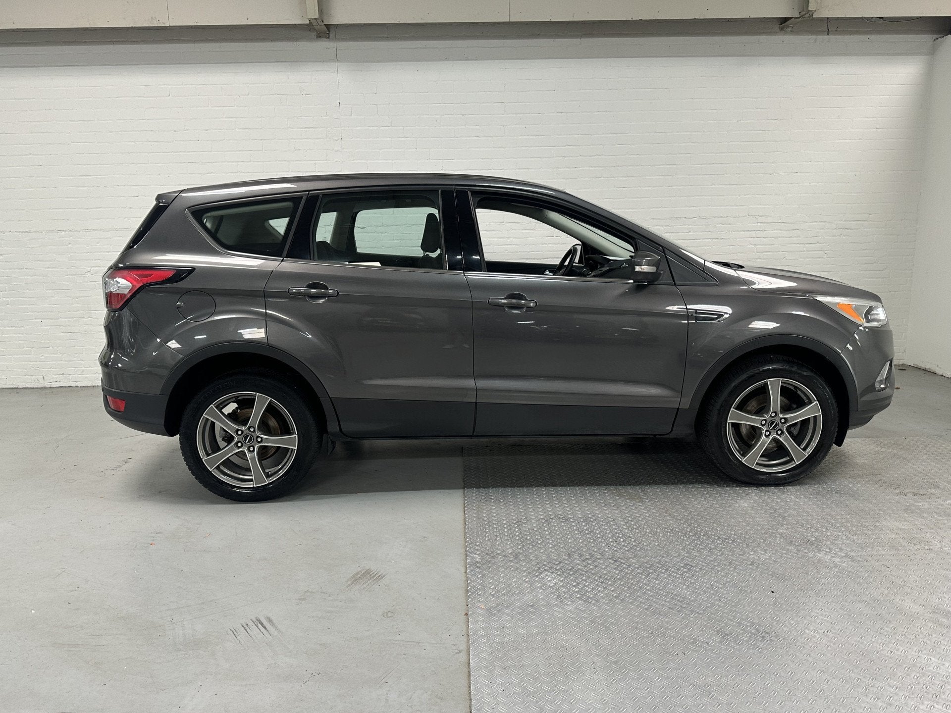 Ford Kuga 1.5 EcoBoost CLIMA / CRUISE / TREKHAAK (bj 2017), Auto's, Stof, 4 cilinders, 150 pk, Bedrijf