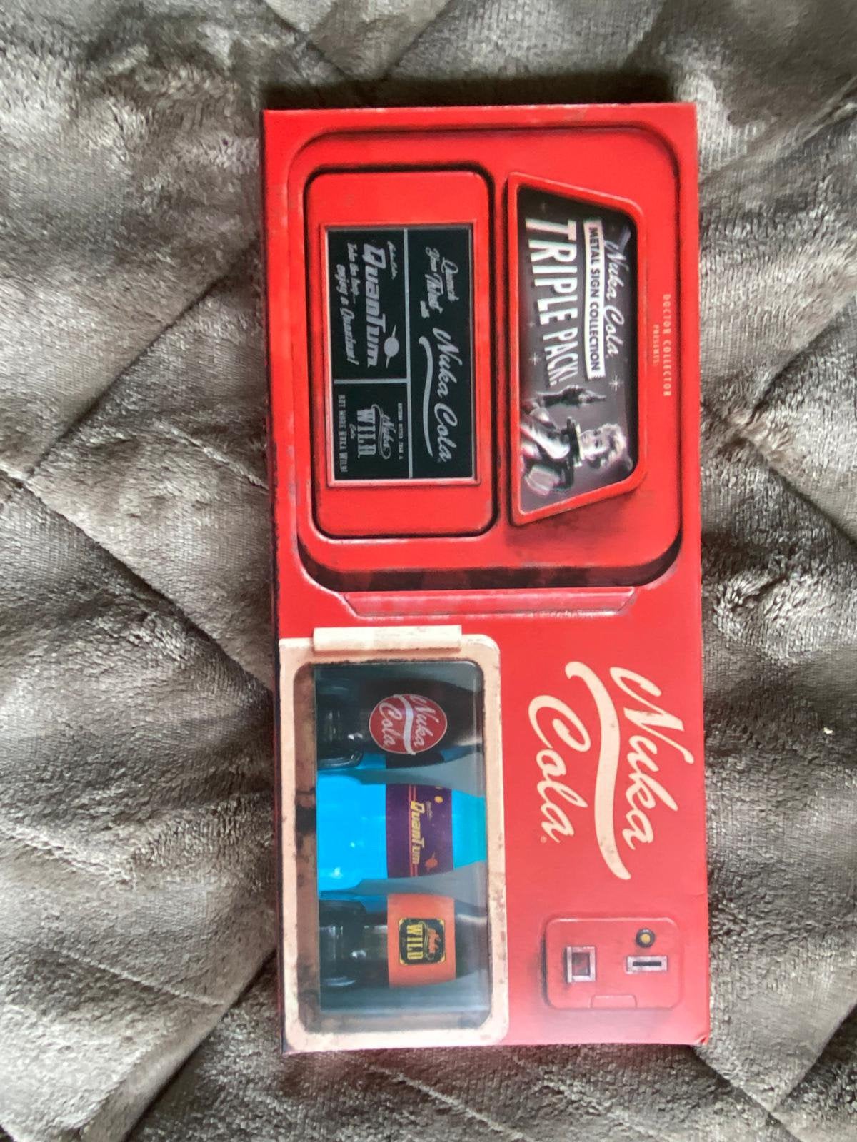 Fallout - Nuka-Cola Metal Sign Collection Tripple Pack, Spelcomputers en Games, Games | Overige, Vanaf 18 jaar, 1 speler, Eén computer
