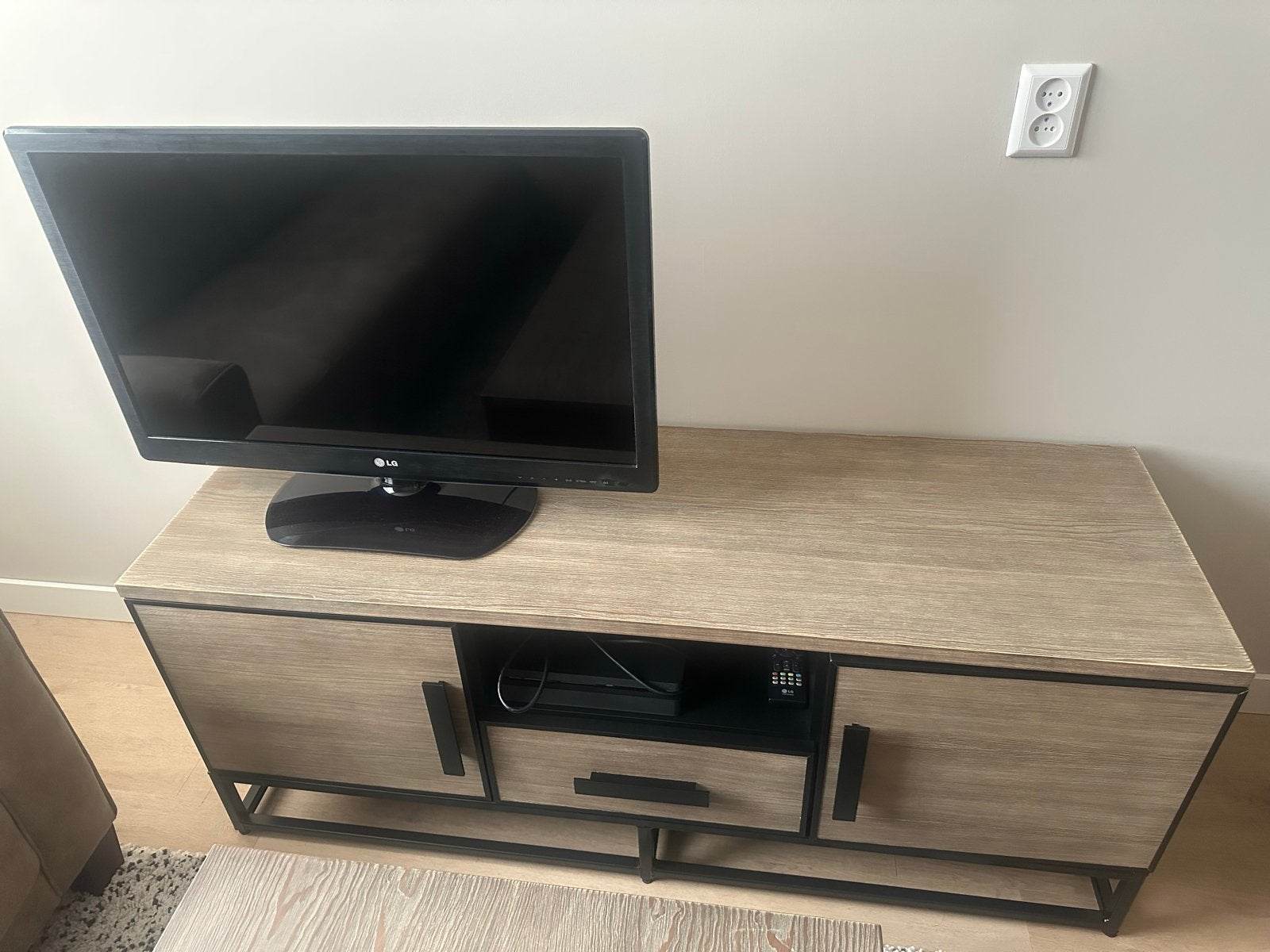 Haco tv meubel Old Pine dark hout en metaal 138x45x55cm, Ophalen, Gebruikt, 100 tot 150 cm, Minder dan 100 cm