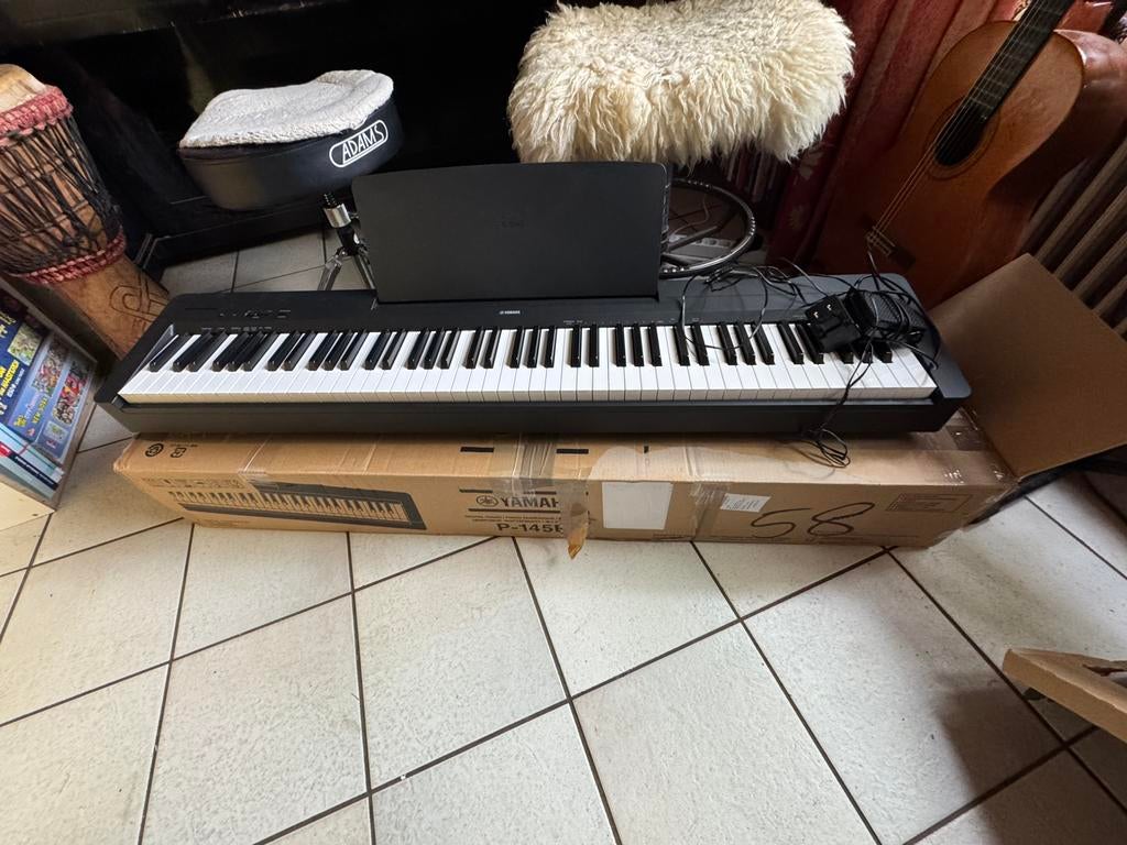 Yamaha piano P-145B, 88 toetsen, Ophalen of Verzenden, Midi-aansluiting, Nieuw