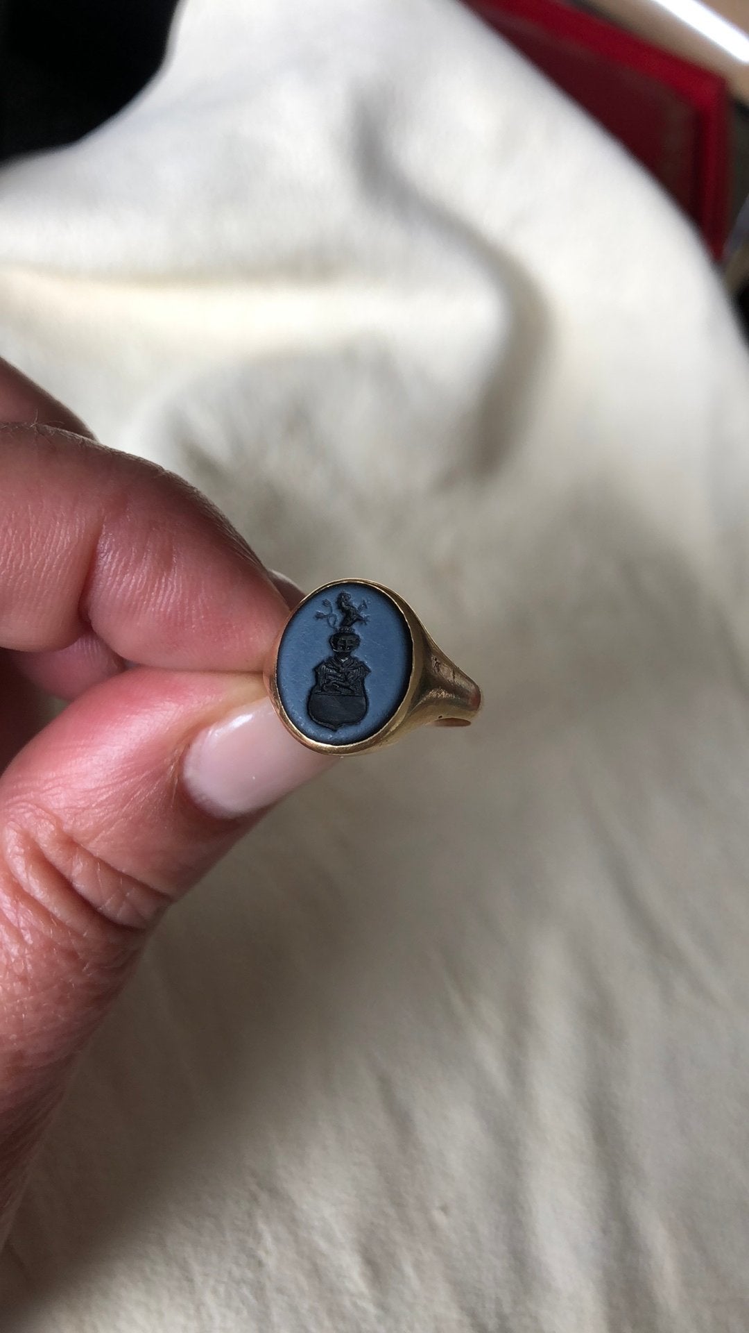 Gouden ring met blauwe lagensteen (zegelring), Ophalen of Verzenden, Goud