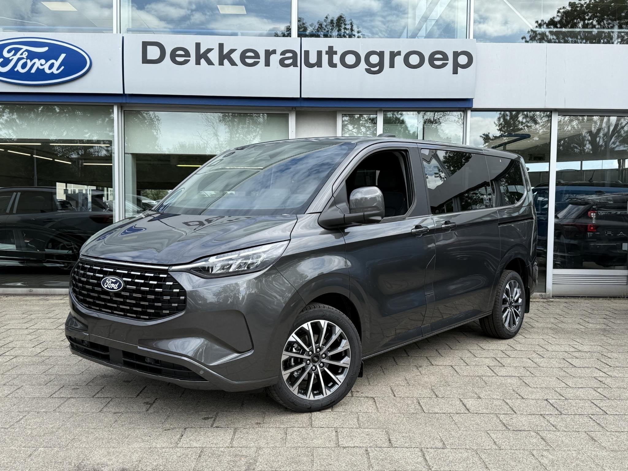 Ford Transit Custom Tourneo Titanium X L1H1 UIT VOORRAAD LEV, Auto's, 1850 kg, 233 pk, Bedrijf, Hybride Elektrisch/Benzine