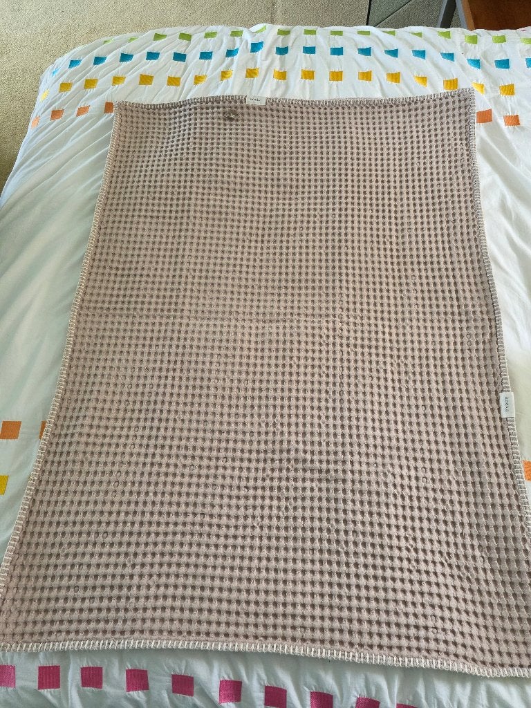 Koeka wiegdeken 75x100 cm oslo wafel teddy gray pink, Ophalen of Verzenden, Zo goed als nieuw, Deken