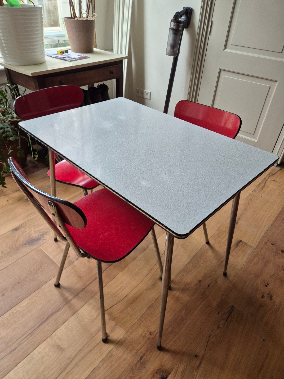 Vintage formica eettafel met 3 stoelen - Jaren '50/'60 stijl, Huis en Inrichting, Tafels | Eettafels, Gebruikt, 100 tot 150 cm