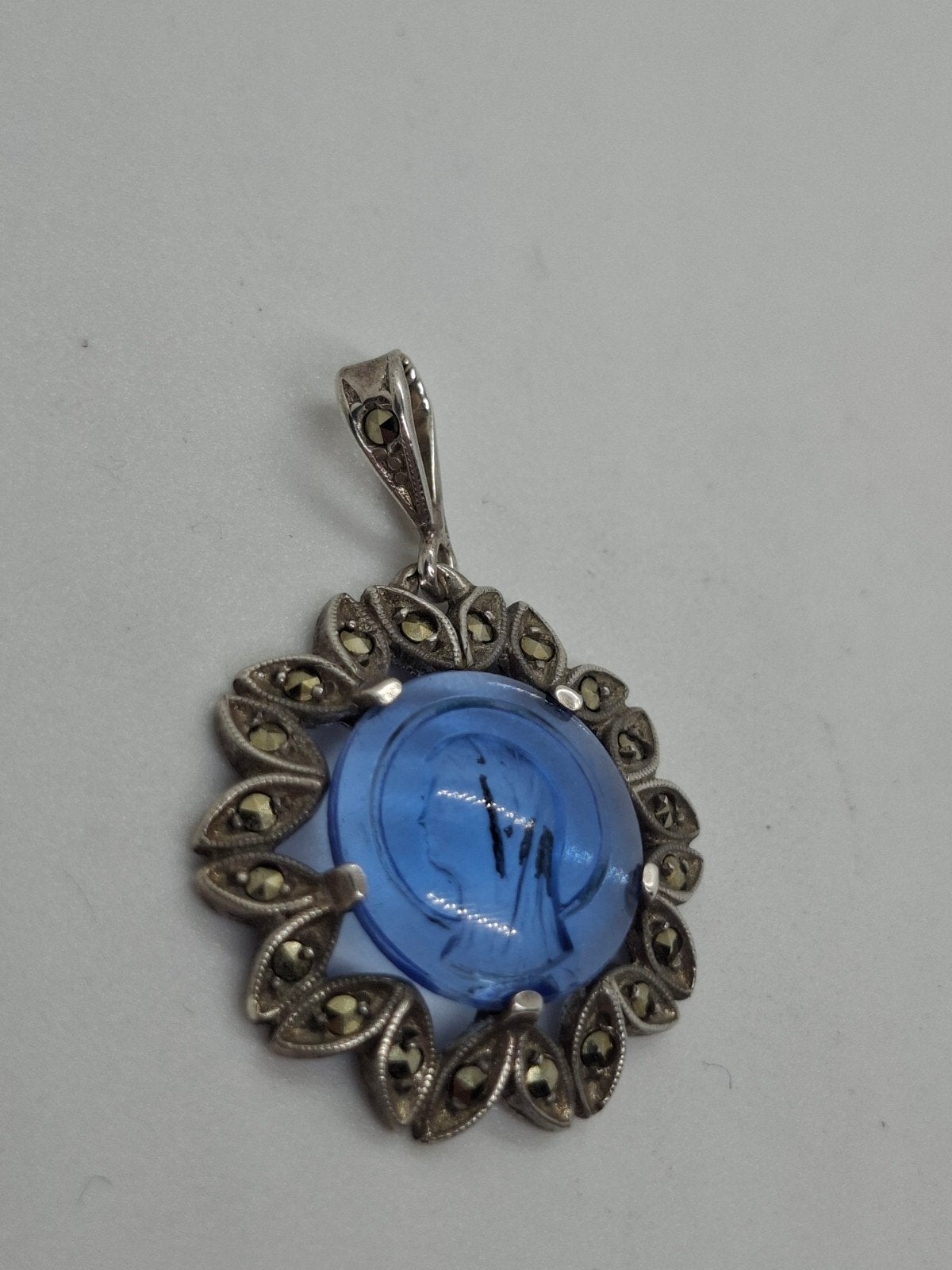 Zilveren Vintage Hanger met Maria Portret en Markasiet, Sieraden, Tassen en Uiterlijk, Overige voorstellingen, Blauw, Ophalen of Verzenden