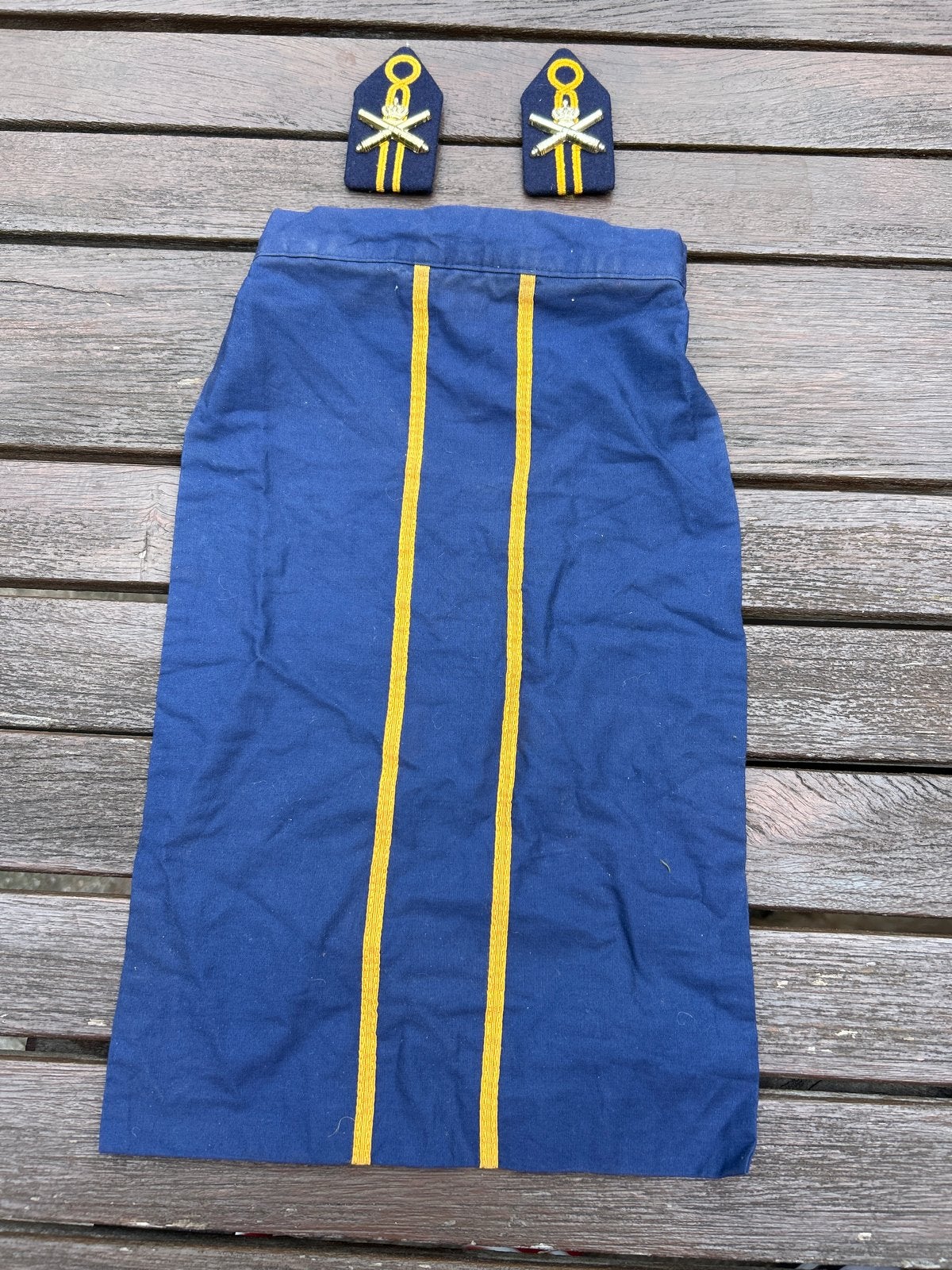 2 kraagspiegels gele rijders en eenheidssjaaltje, Verzamelen, Ophalen of Verzenden, Marine, Nederland, Kleding of Schoenen