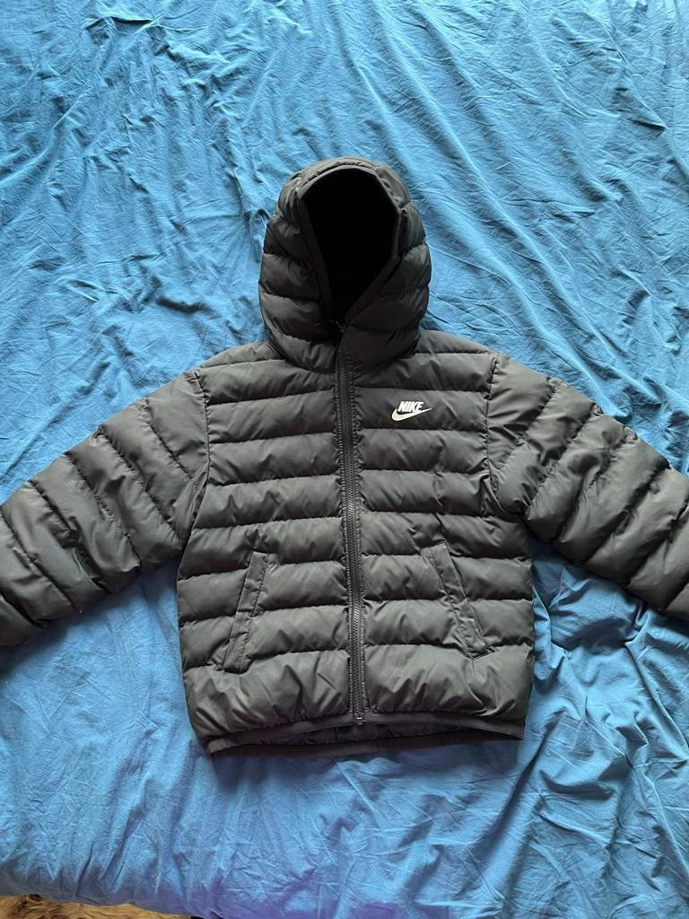 Nike winterjas zwart maat 128, Ophalen of Verzenden, Gebruikt, Jongen of Meisje, Jas