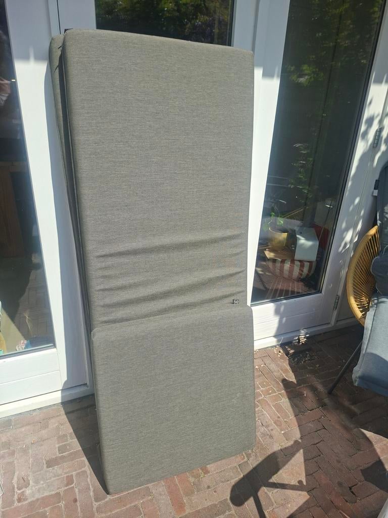 Kussens op maat - Grijs kussen voor buiten, Ophalen of Verzenden, Gebruikt, Grijs, Rechthoekig