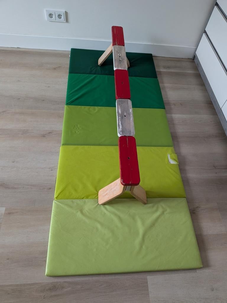 IKEA evenwichtsbalk met mat, Kinderen en Baby's, Ophalen of Verzenden, Zo goed als nieuw