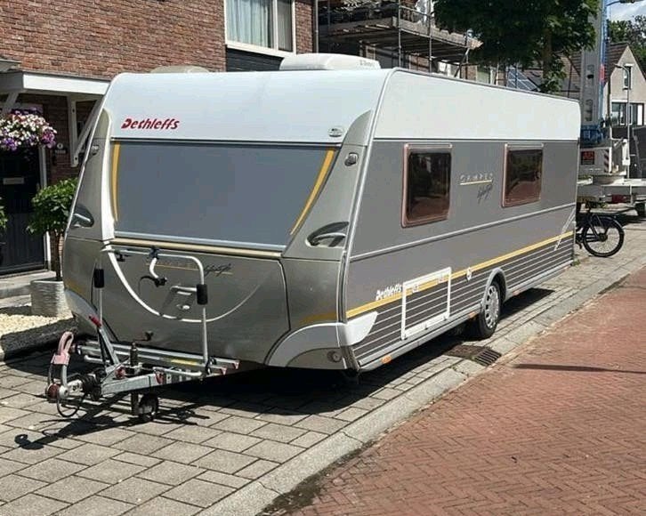 Dethleffs stapelbed, voortent, luifel, airco, mover, Rondzit, Schokbreker, Particulier, Dethleffs
