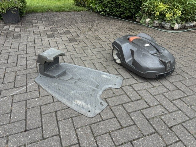 Husqvarna Automower Robotmaaier met Laadstation, Tuin en Terras, Robotmaaiers, Ophalen, Gebruikt, 20 tot 25 cm, Husqvarna