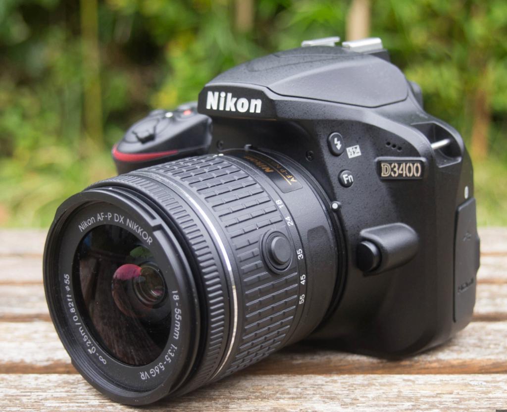 ZEER MOOIE NIKON D3400 DSLR MET LENS en LOWEPRO SNUITTAS, Spiegelreflex, Ophalen of Verzenden, Zo goed als nieuw, Nikon