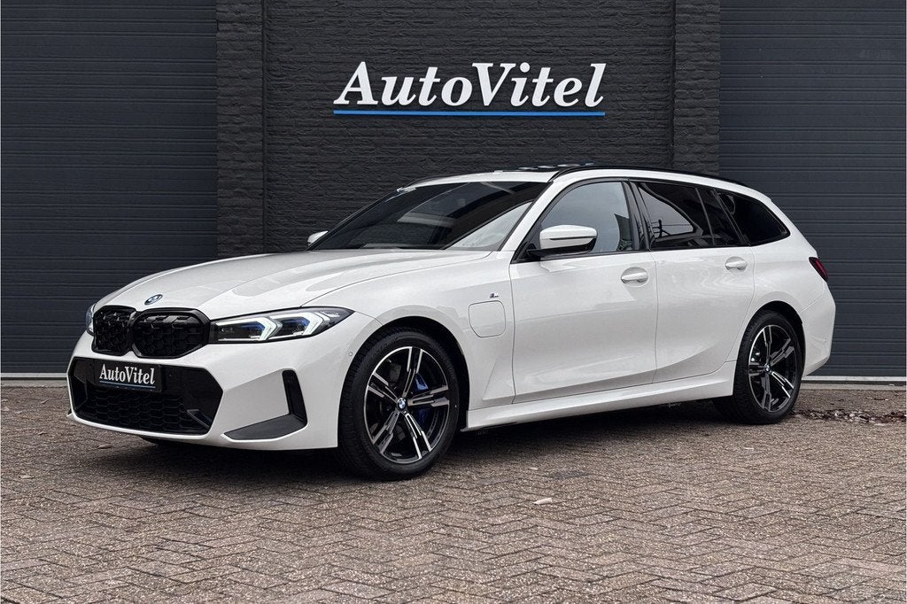 BMW 3 Serie Touring 330e M-Sport | 19,5 kWh Accu | Panodak |, Auto's, BMW, Automaat, Achterwielaandrijving, Gebruikt, Zwart