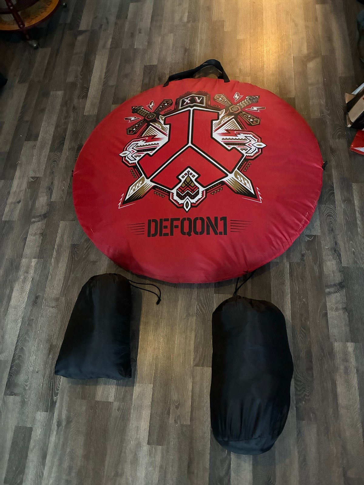 Defqon.1 Pop-up Tent met Slaapzak en Kussen, Ophalen, Gebruikt, Tot en met 2